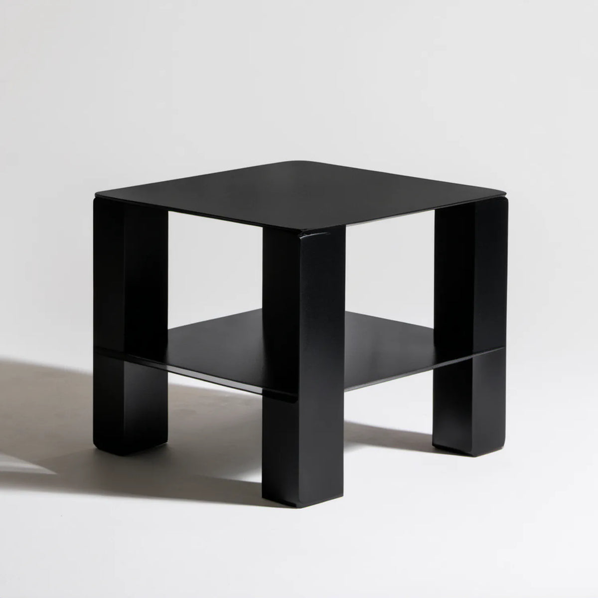 Czarny kwadratowy stolik kawowy 60 x 60 x 45 cm z lakierowanej płyty MDF