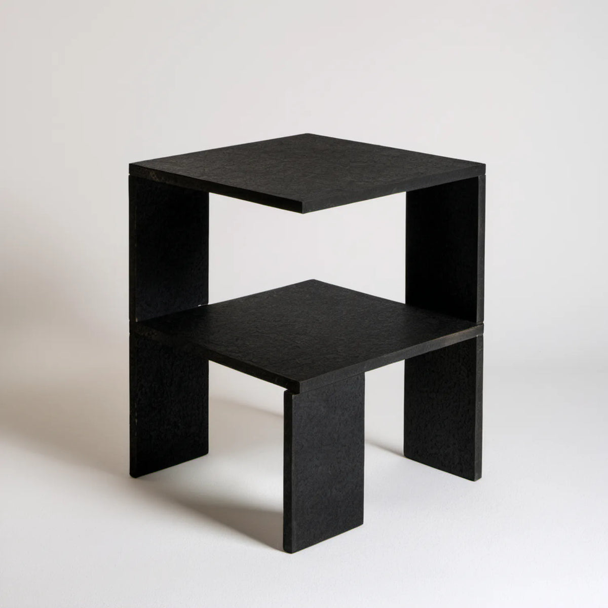 Czarny stolik kawowy z półką 50 x 50 x 60 cm z płyty MDF